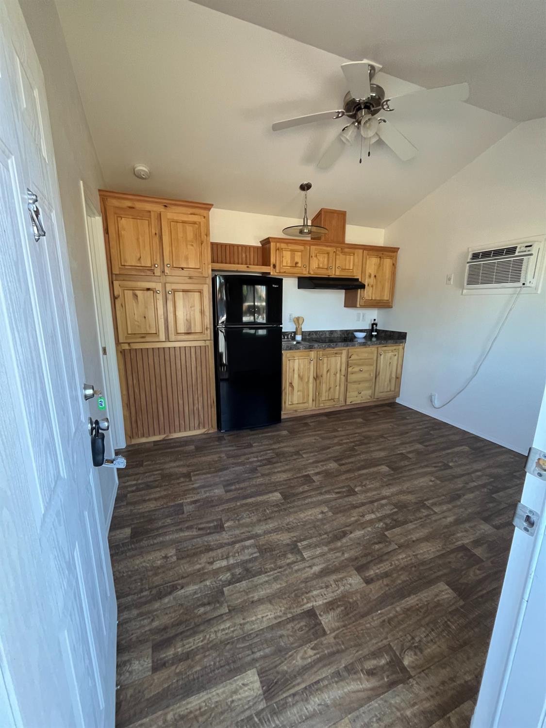 1300 E San Antonio Street 88