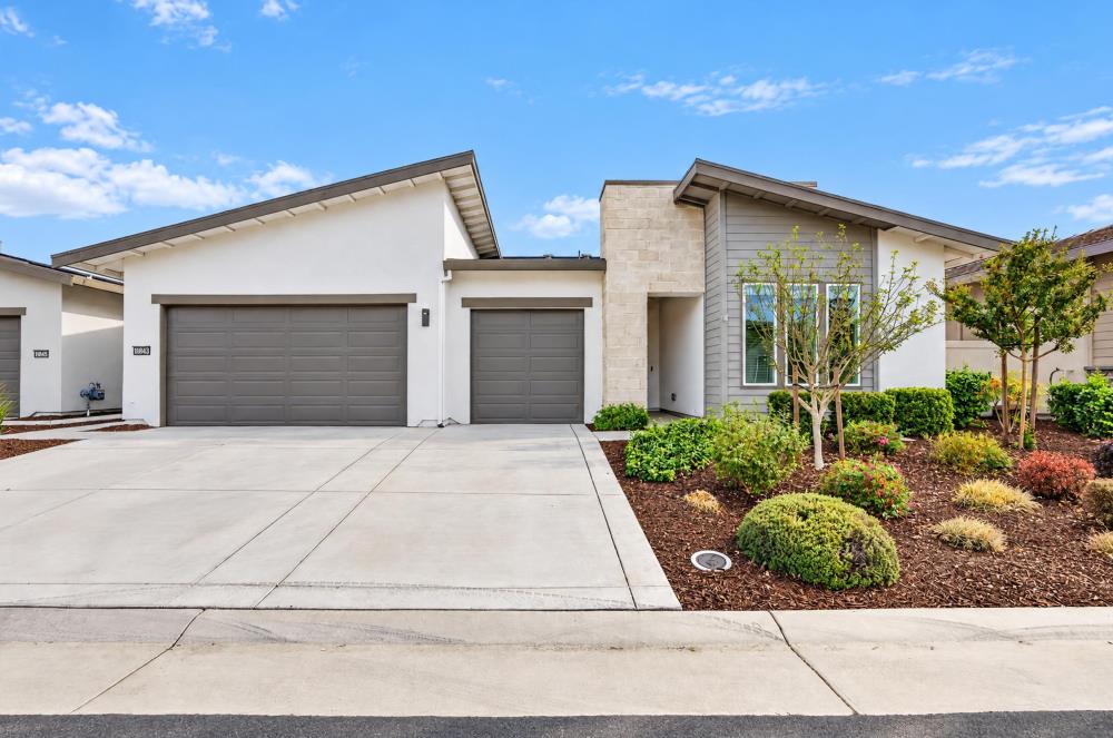1240 Leo Lane