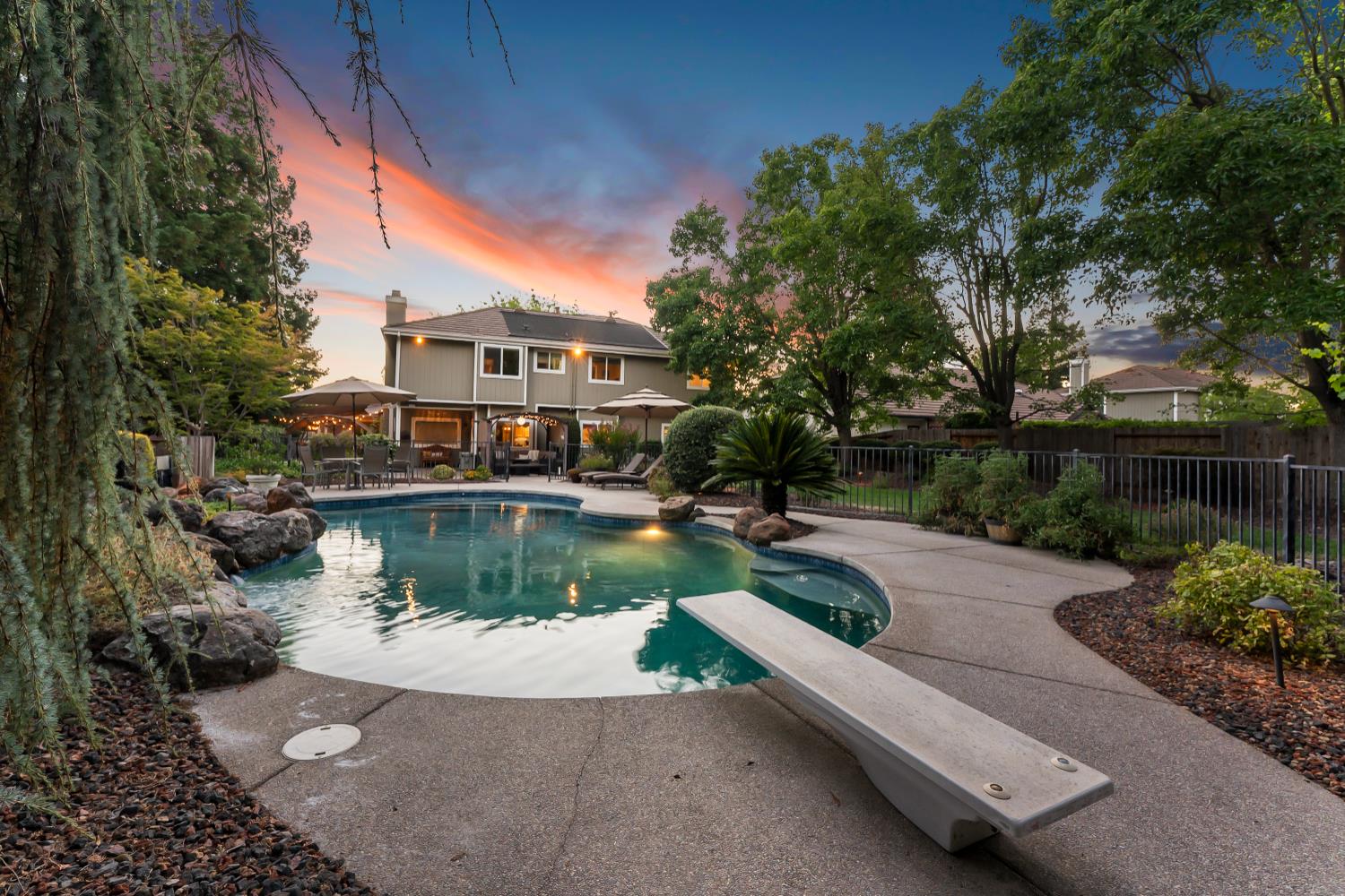 9427 Monte Cresta Way