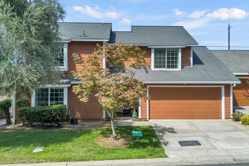 Photo of 33 Coyle Creek Cir, Fair Oaks, CA 95628 (MLS # 226006262)