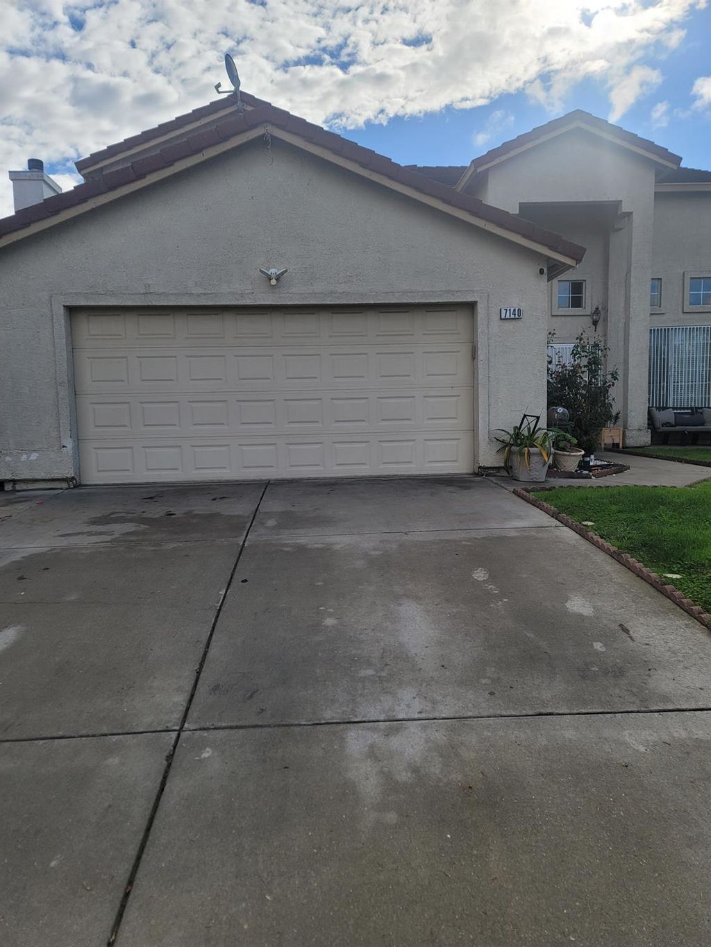 Photo of 7140 Rotella Drive, Sacramento, CA 95824 (MLS # 225146641)