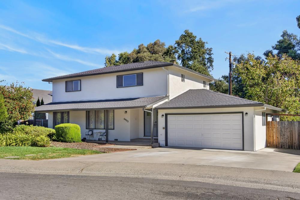 6903 Los Olivos