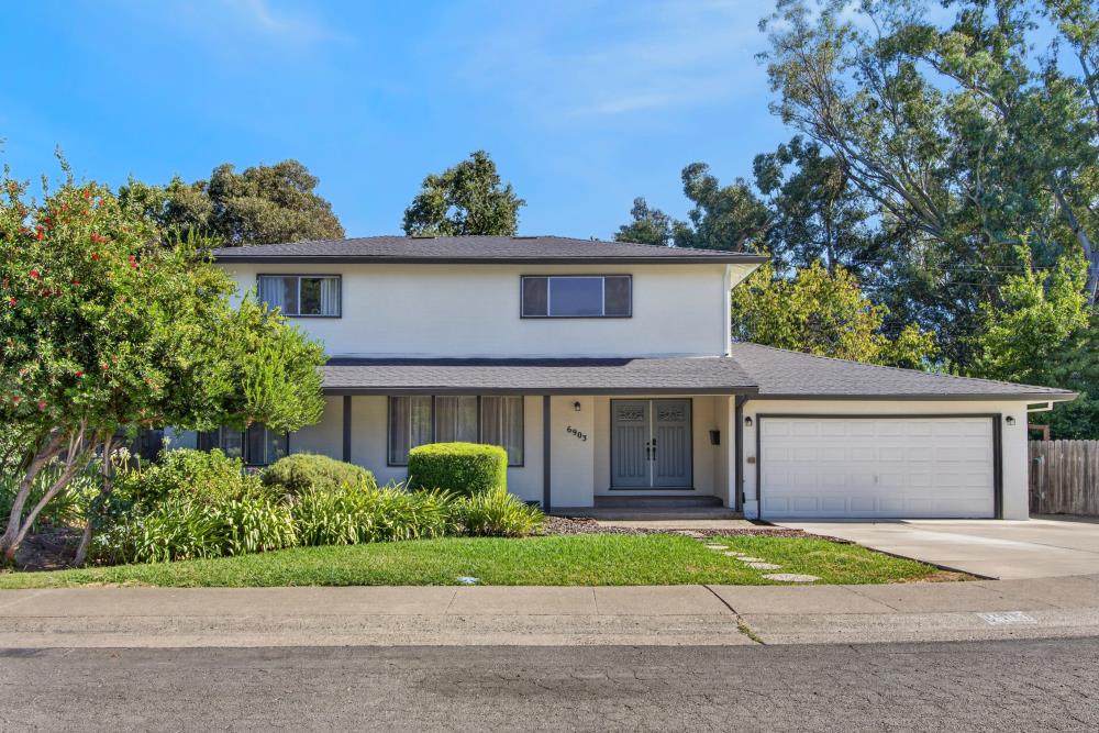 6903 Los Olivos