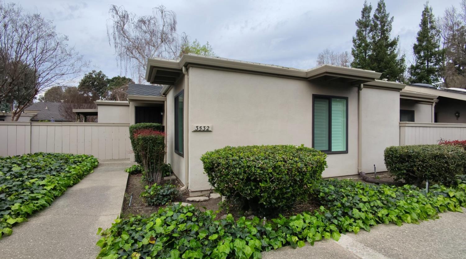 3532 W Benjamin Holt Drive