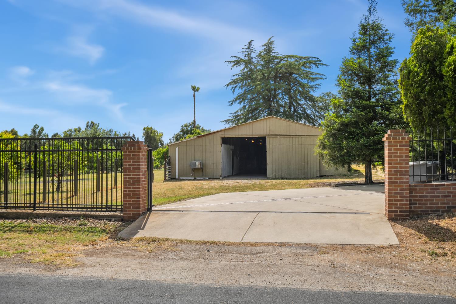 8110 Blackwood Lane