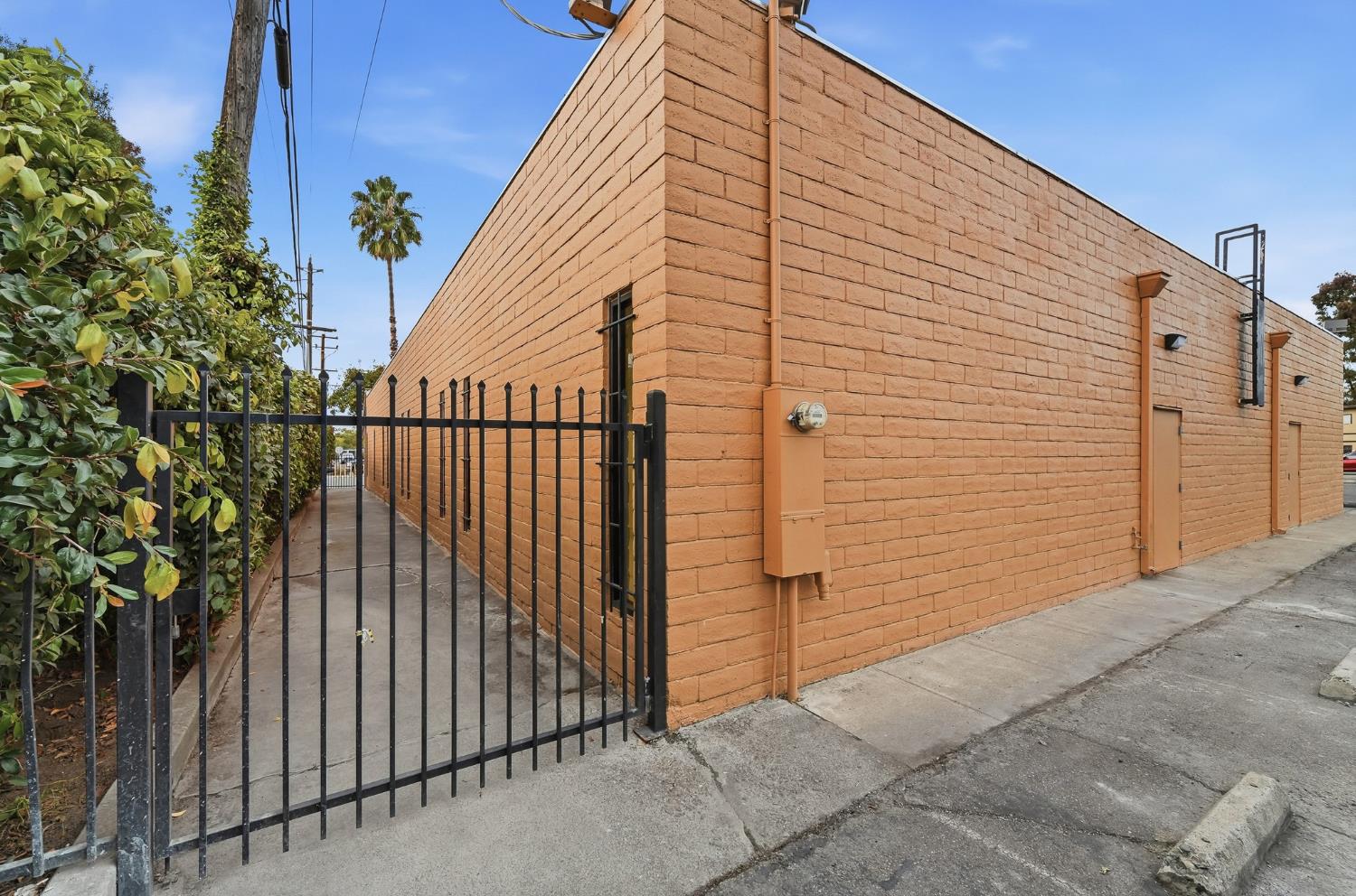 6006 N El Dorado Street