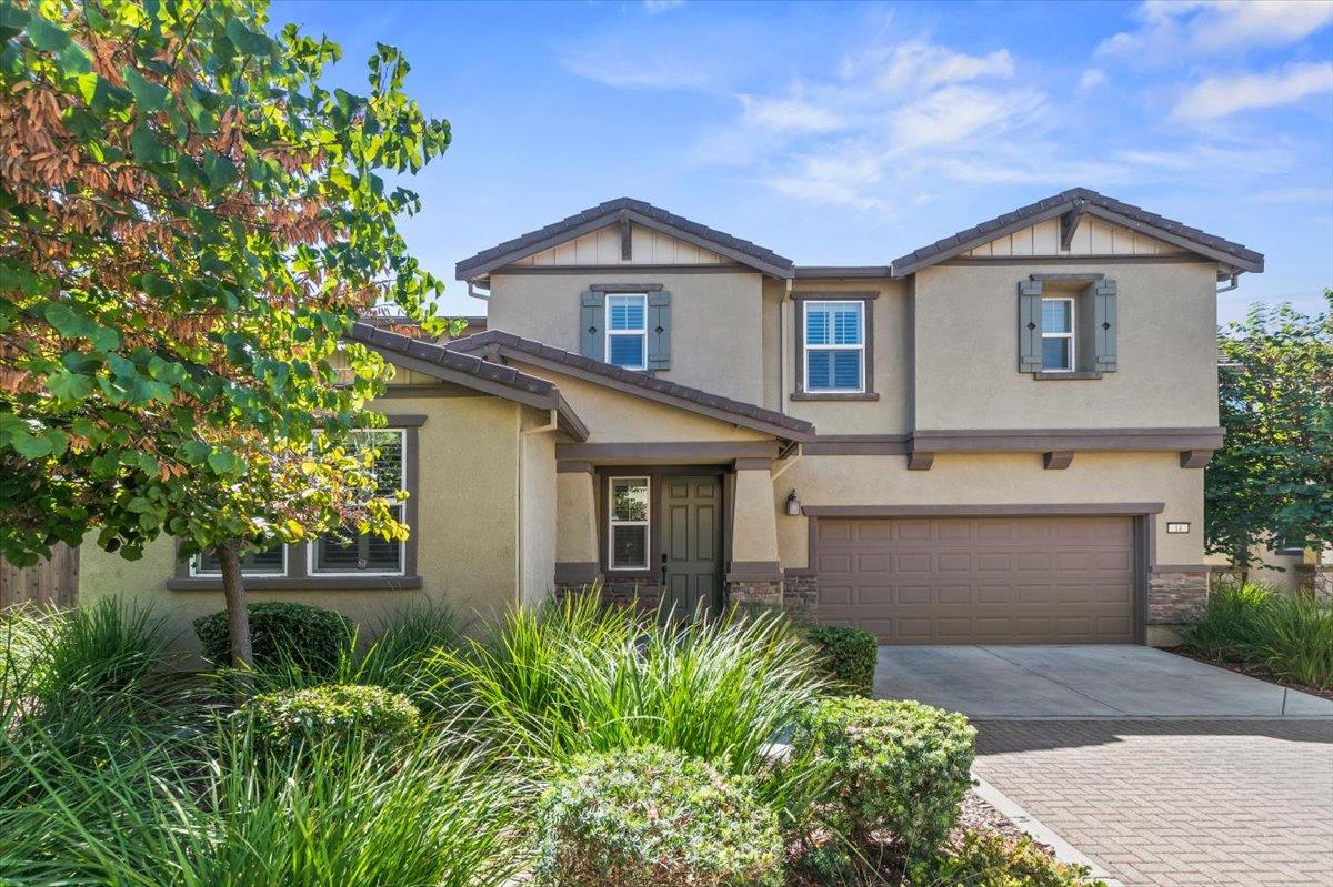 14 Cliff Breeze Place