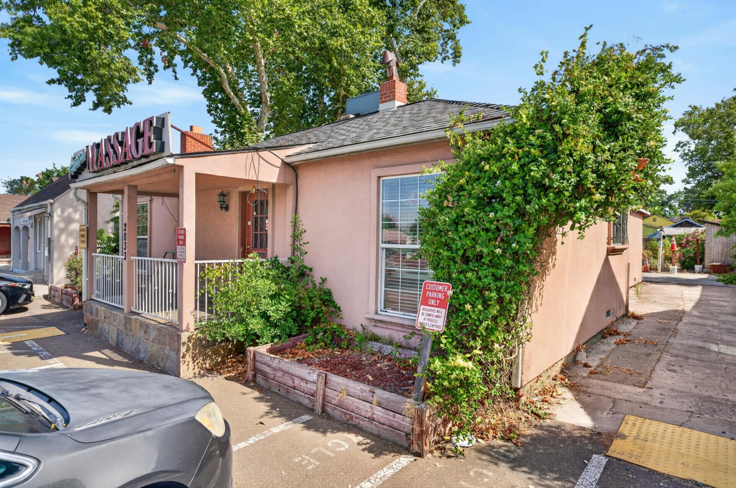 2033 Marconi Avenue