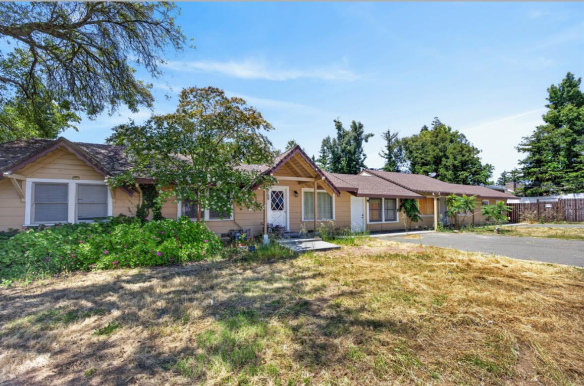 2709 Walnut Avenue