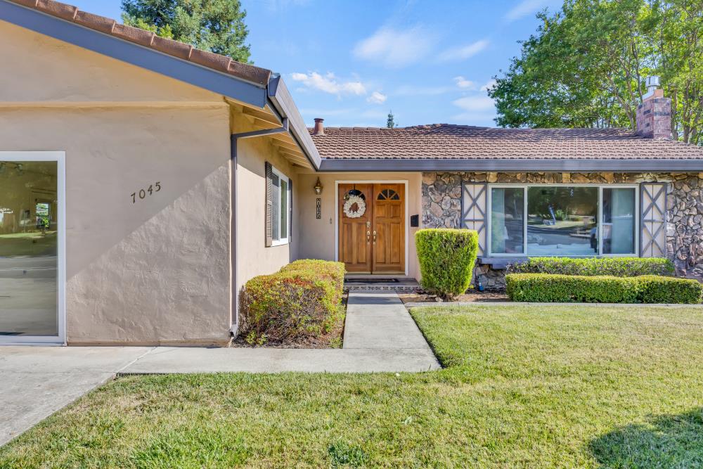 7045 Woodmore Oaks Drive