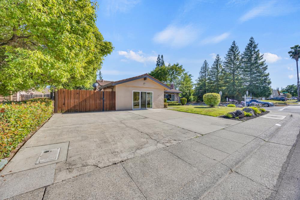 7045 Woodmore Oaks Drive