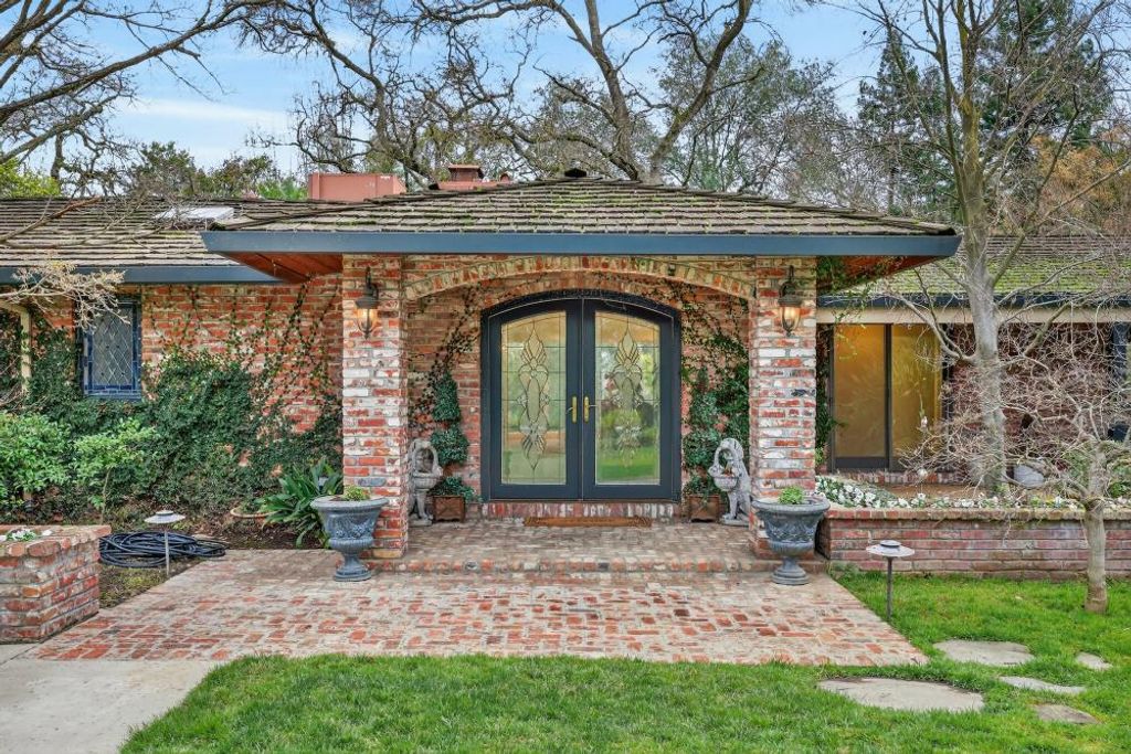 Photo of 3631 Winding Creek Road, Sacramento, CA 95864 (MLS # 226019420)