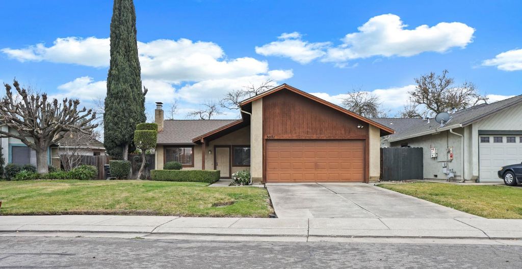 Photo of 5071 Moss Creek Circle, Stockton, CA 95219 (MLS # 226007613)