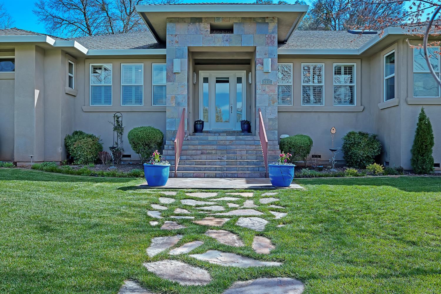 2847 Sierra Vista Road