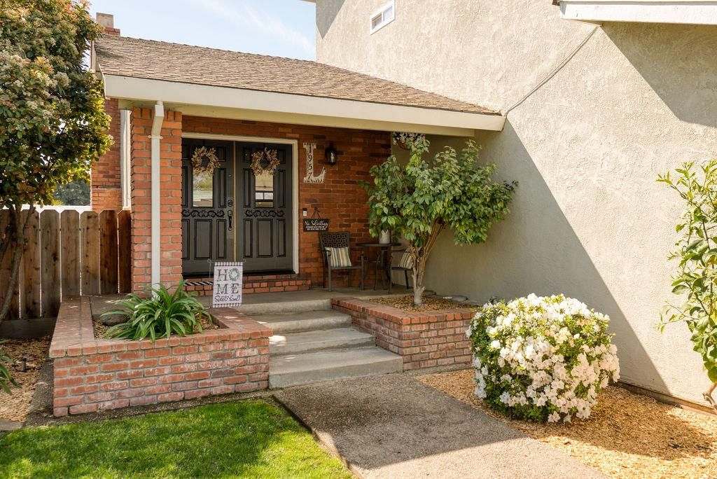 Photo of 1957 Blue Spruce Drive, Oakdale, CA 95361 (MLS # 226032039)