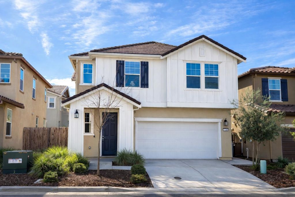 Photo of 3209 Auburn Leaf Loop, Folsom, CA 95630 (MLS # 226014575)