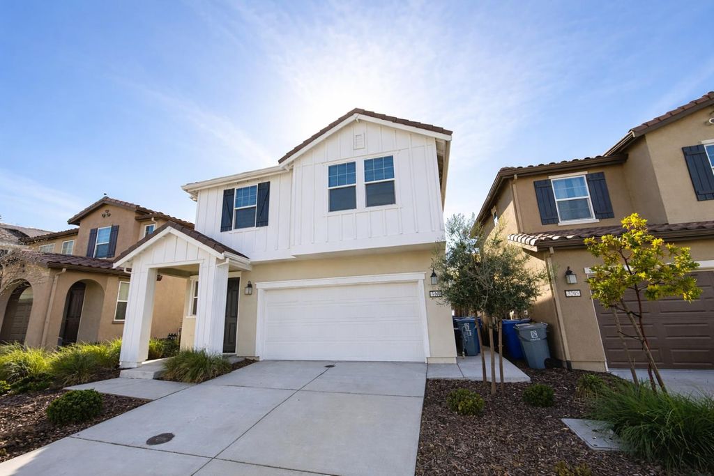 Photo of 3209 Auburn Leaf Loop, Folsom, CA 95630 (MLS # 226014575)