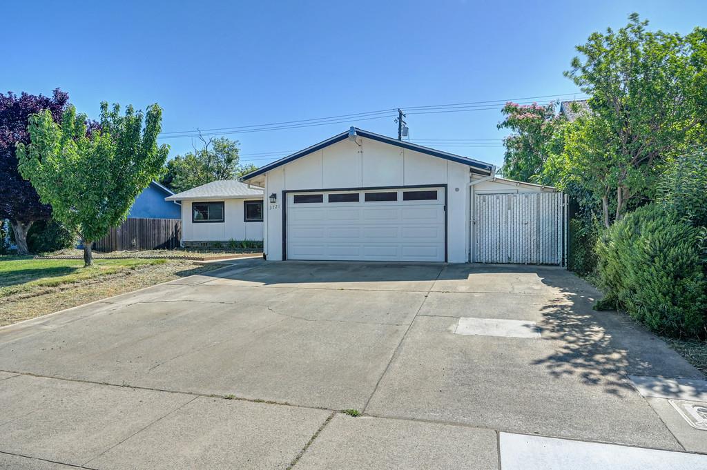 3721 Thornhill Drive
