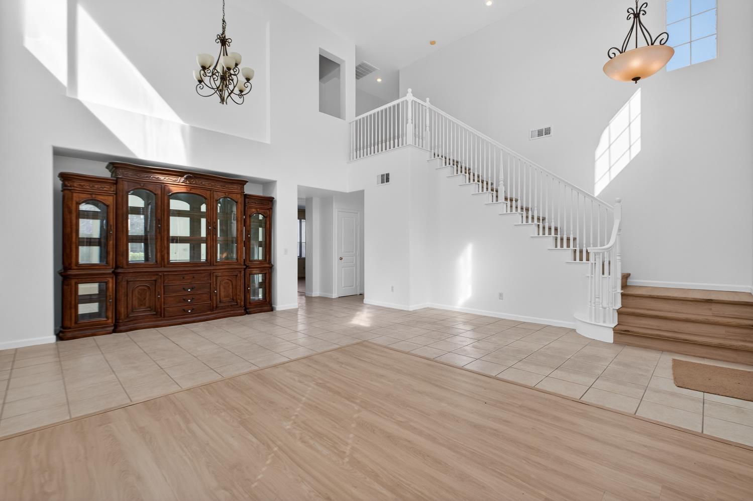 5914 SILVEROAK Circle