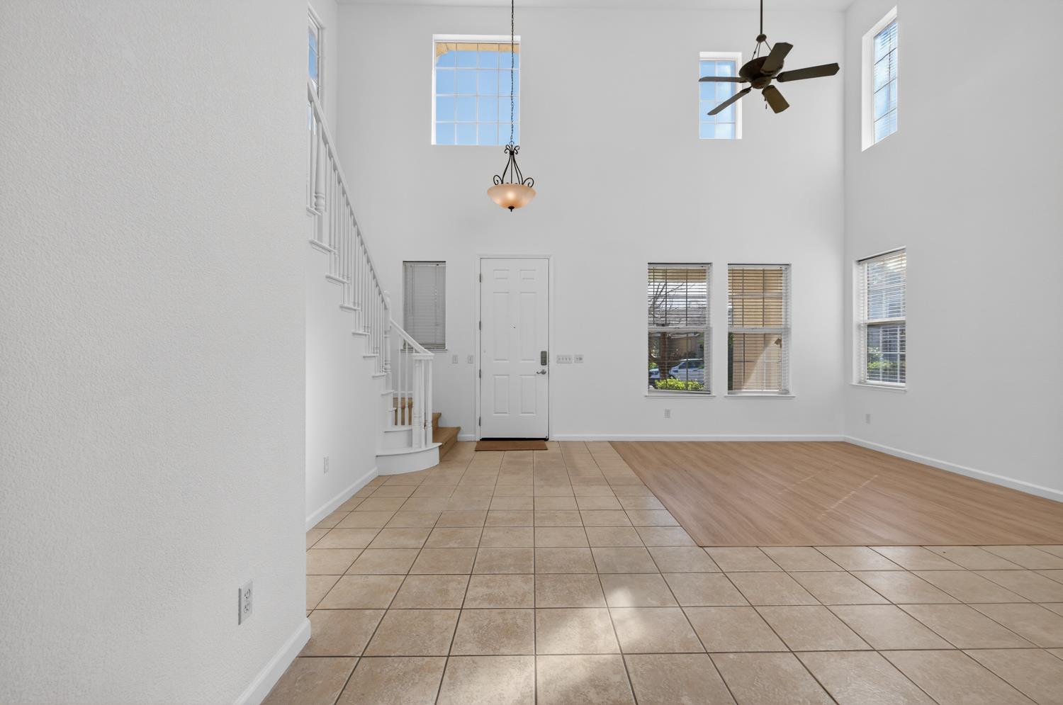 5914 SILVEROAK Circle