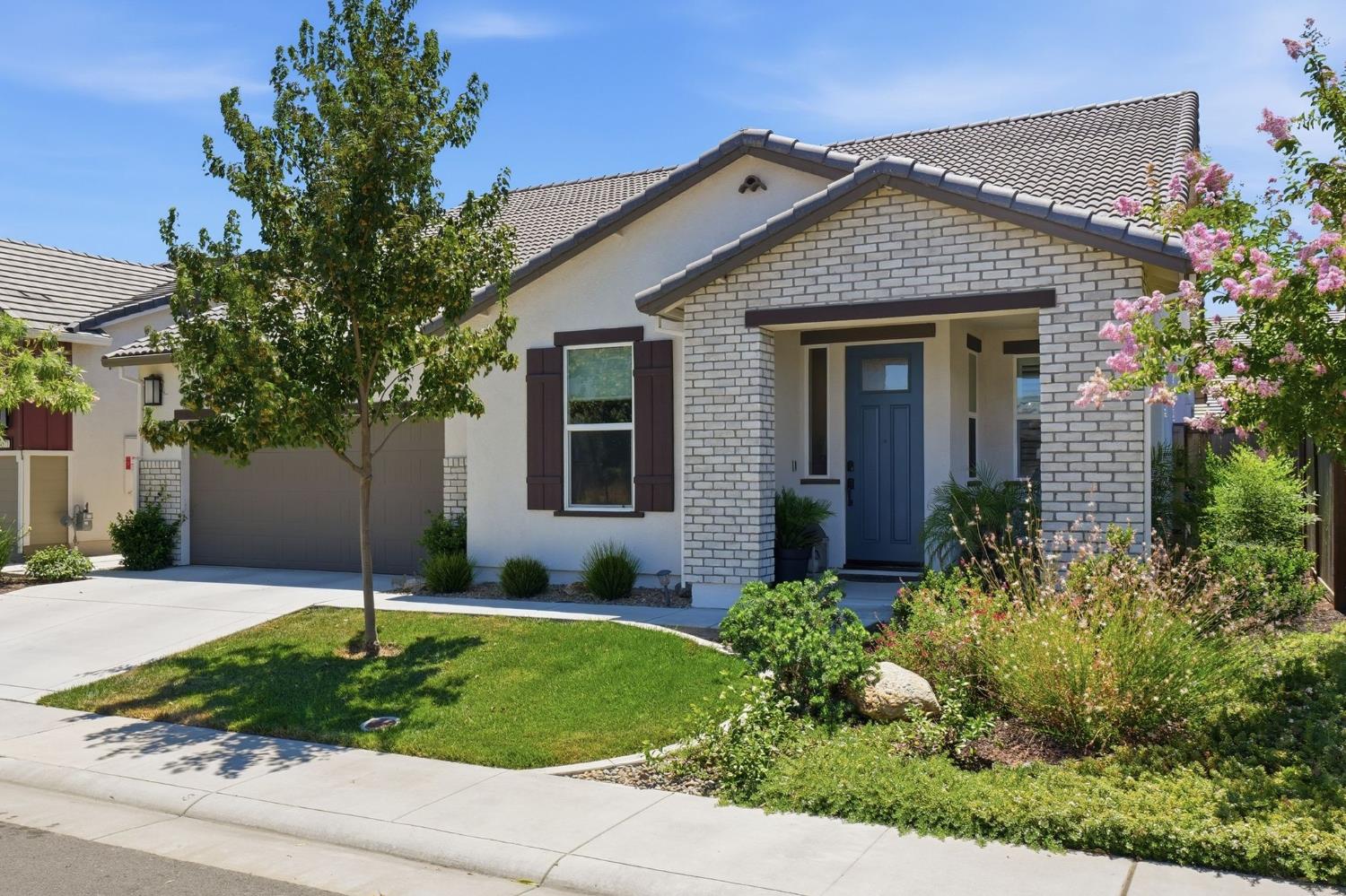 4581 Blushing Lily Way