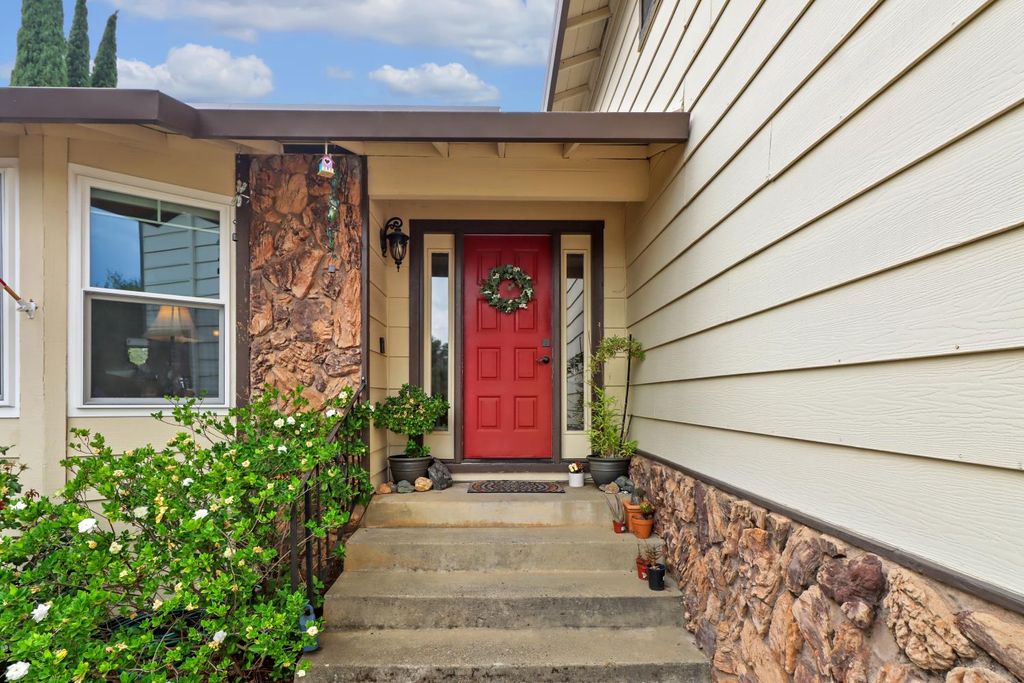 Photo of 2530 Sandpiper Way, Cameron Park, CA 95682 (MLS # 225113525)