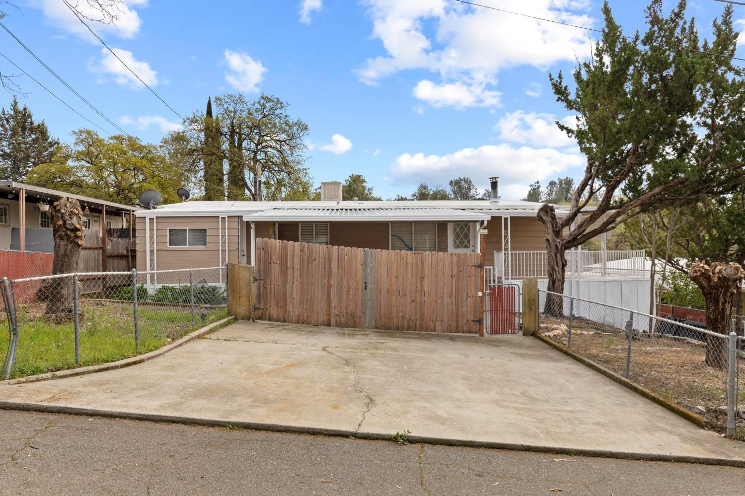 9 Hanging Tree Court