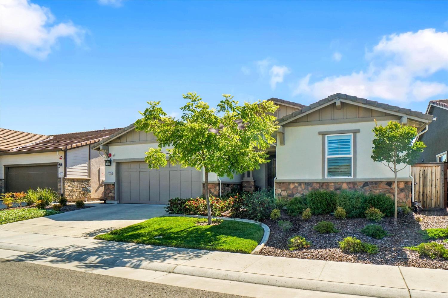 1325 Esplanade Lane