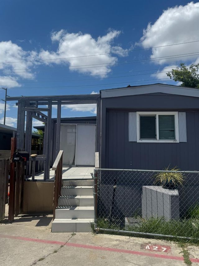 4143 Yosemite Blvd A27