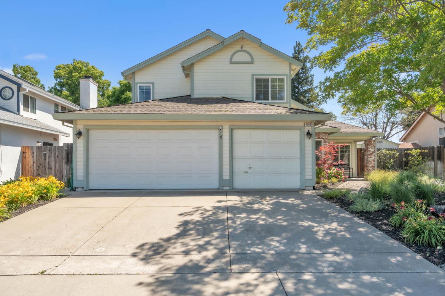 4004 Simi Valley Way