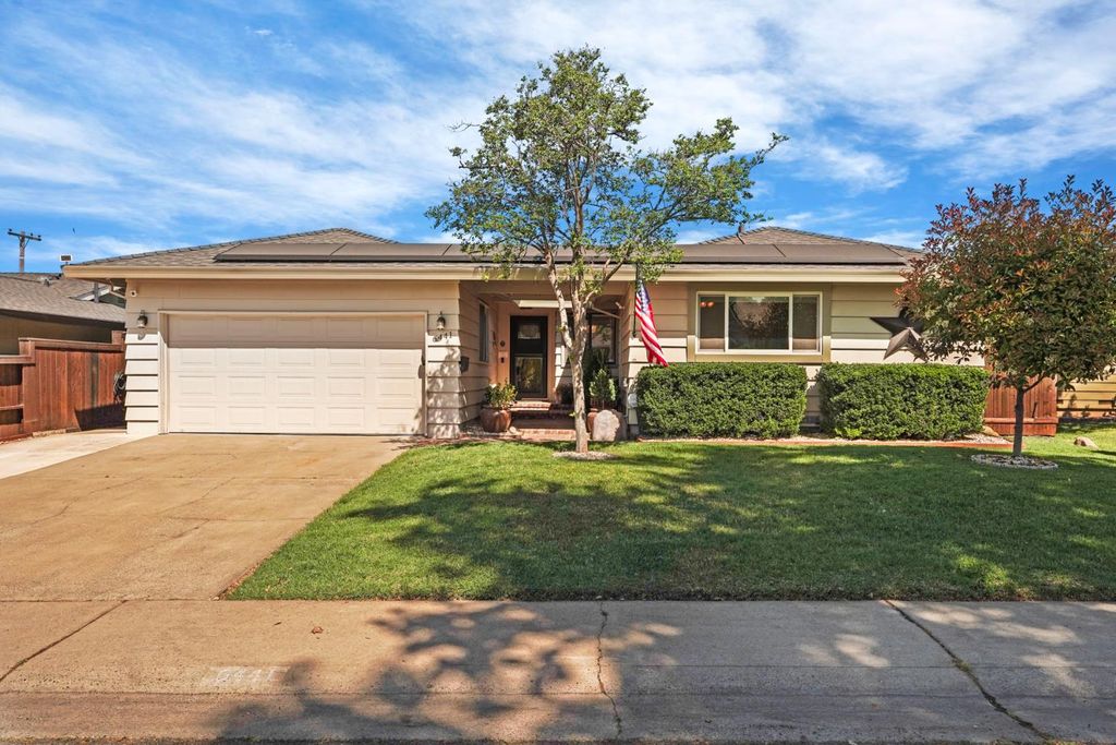 Photo of 6441 Rexford Way, Carmichael, CA 95608 (MLS # 226003044)
