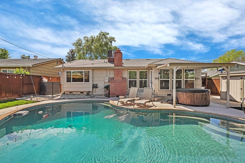 Photo of 6441 Rexford Way, Carmichael, CA 95608 (MLS # 226003044)