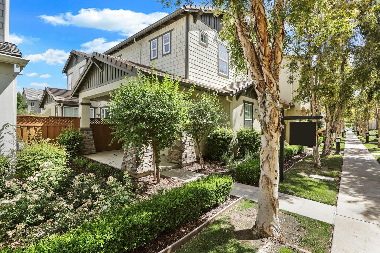 171 W Santa Cruz Way
