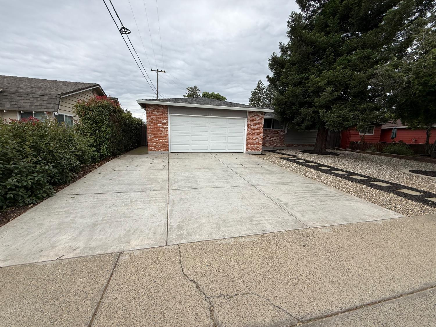 3006 Chestnut Hill Drive