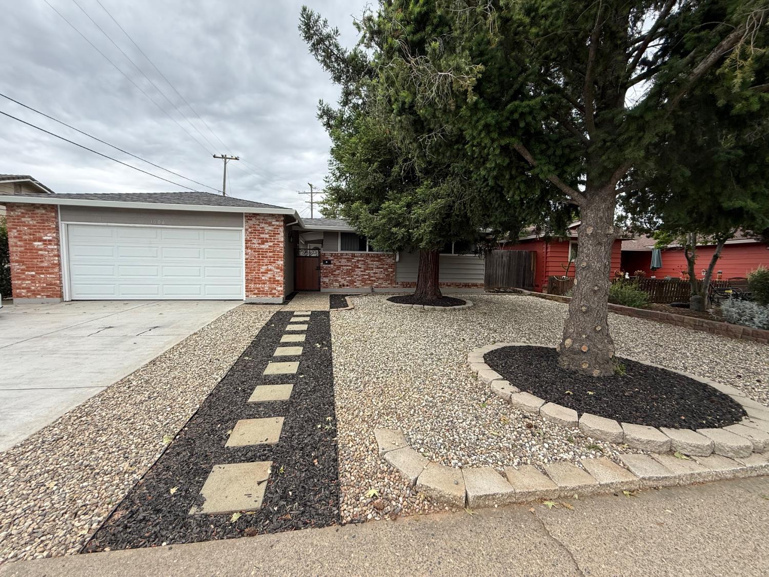 3006 Chestnut Hill Drive