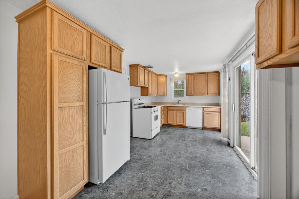 6908 Birchwood Circle