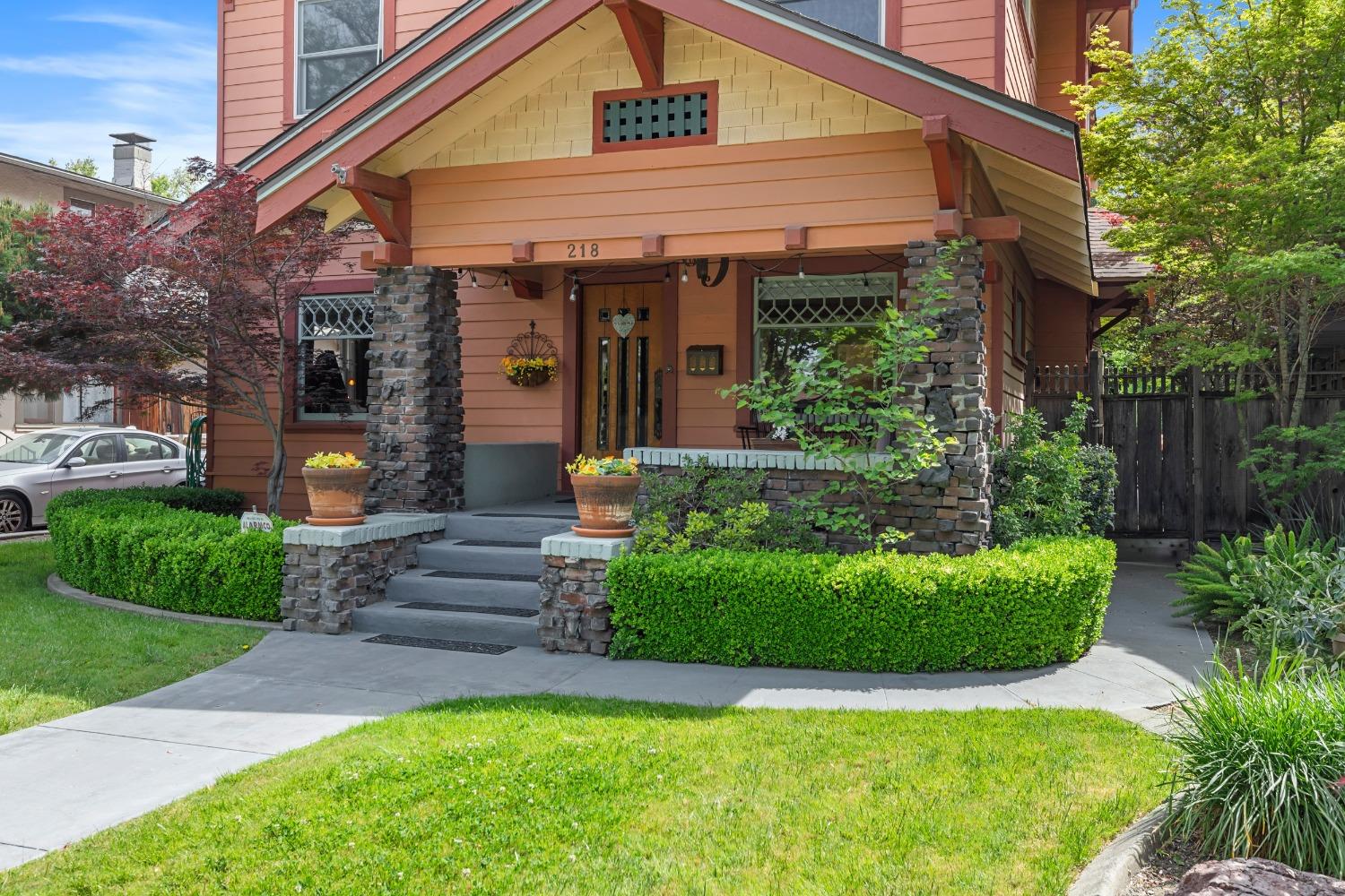 218 Magnolia Avenue