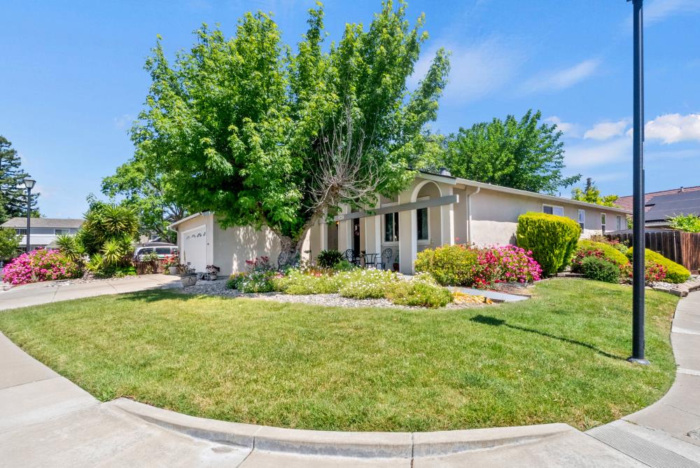 3817 Mammoth Cave Court