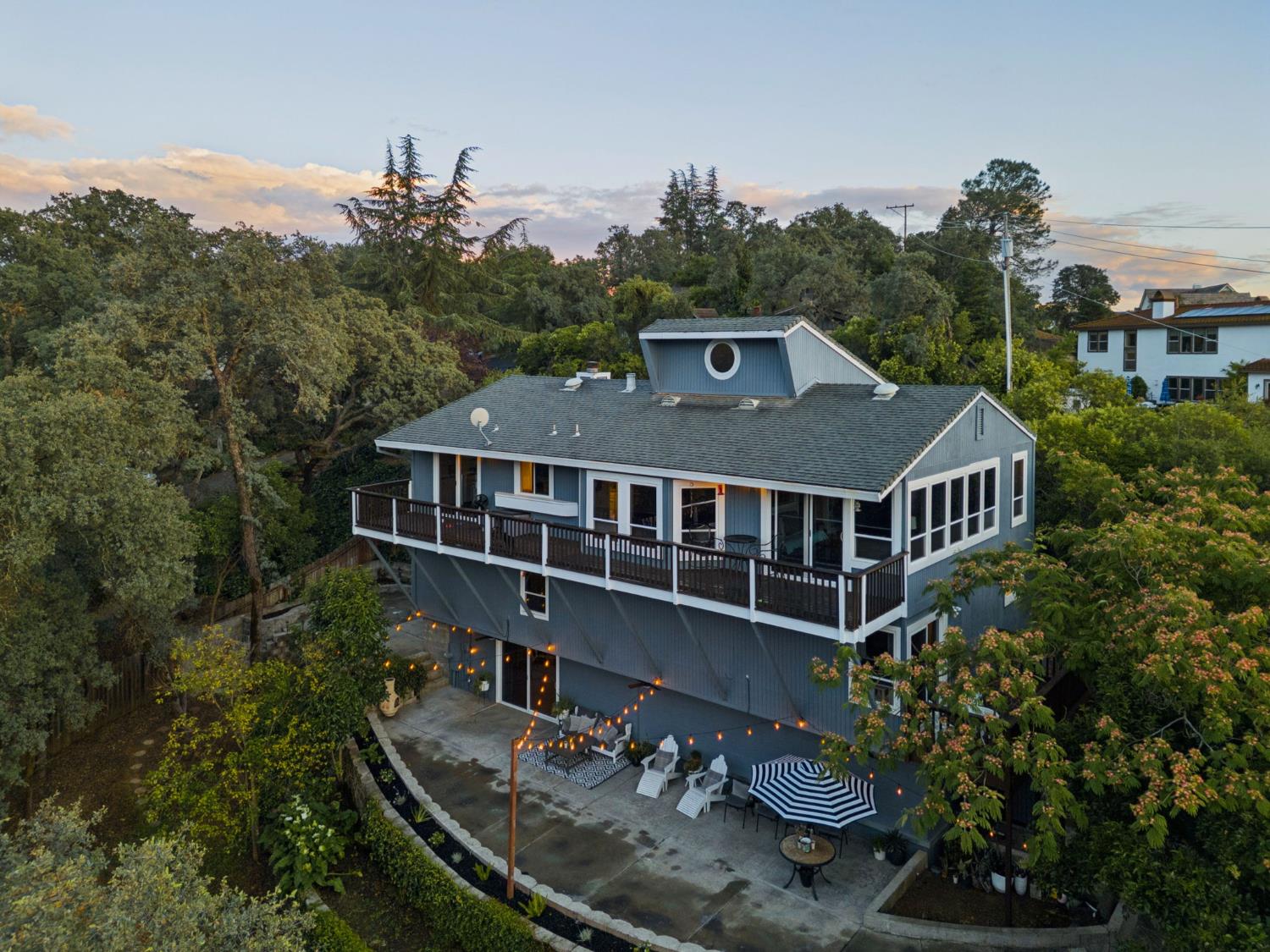 2561 King Richard Drive