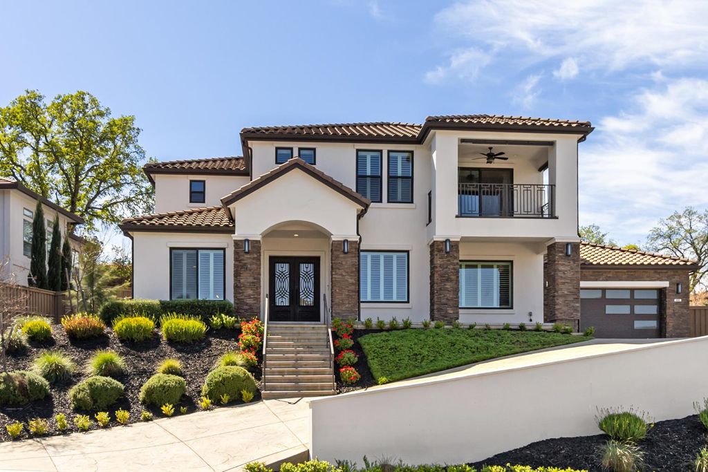 Photo of 655 Russell Drive, Folsom, CA 95630 (MLS # 226027545)