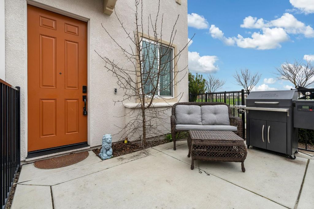 Photo of 5301 E Commerce Way #76101, Sacramento, CA 95835 (MLS # 226011572)