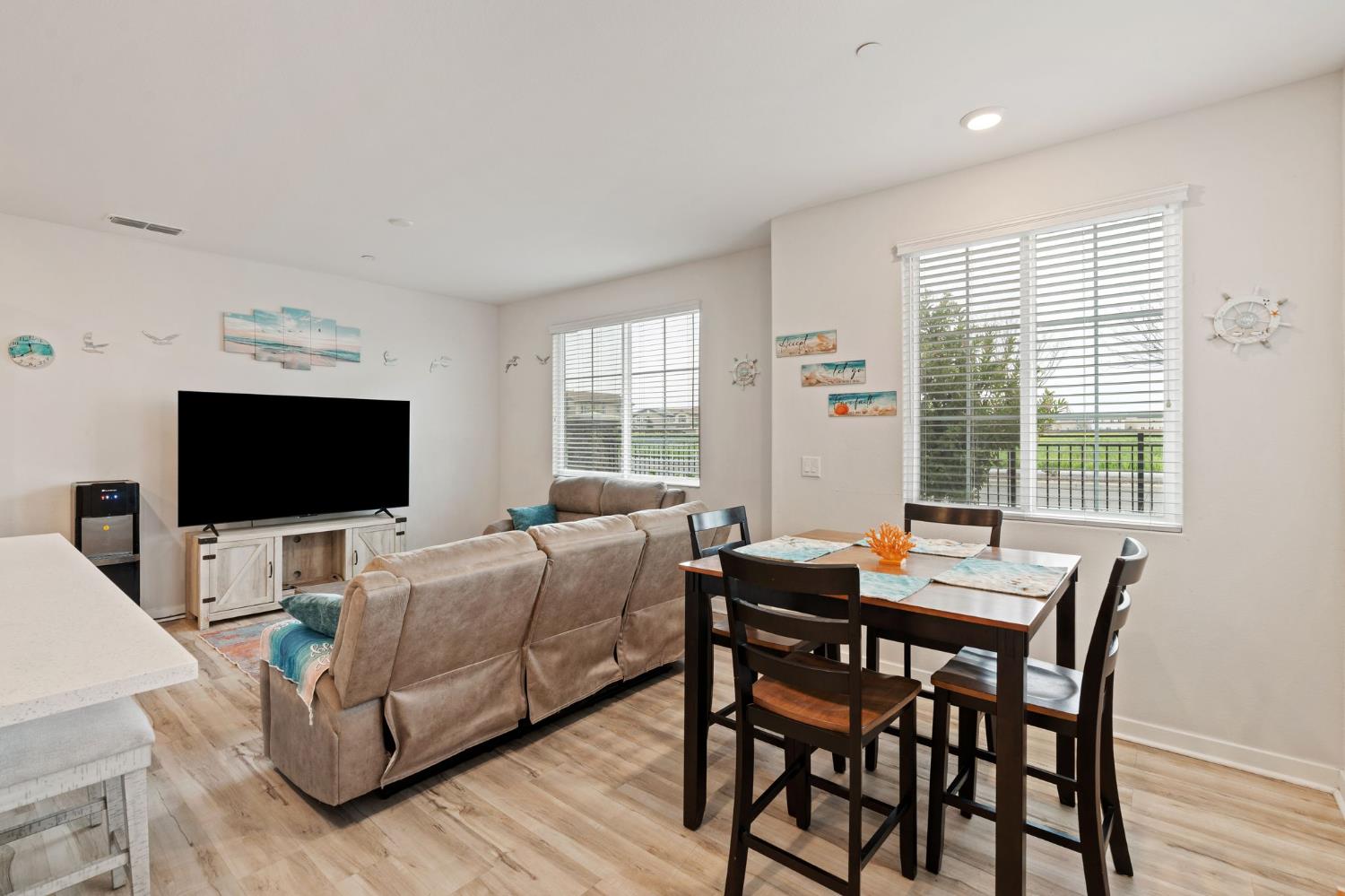 5301 E Commerce Way 76101