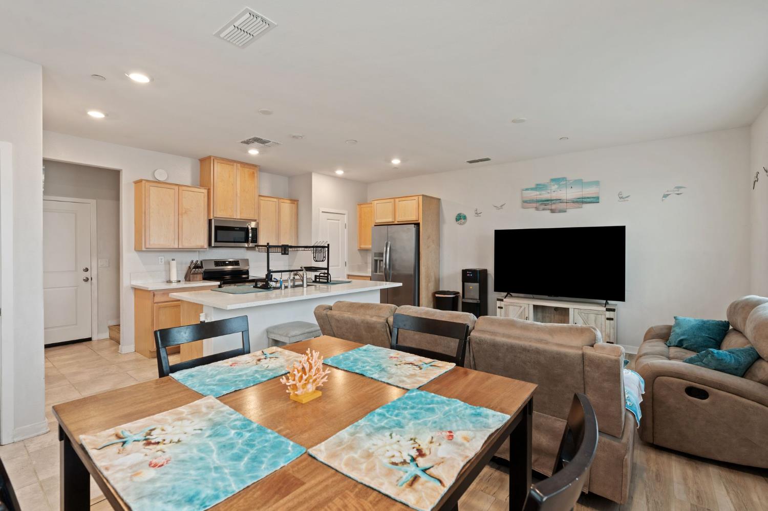 5301 E Commerce Way 76101