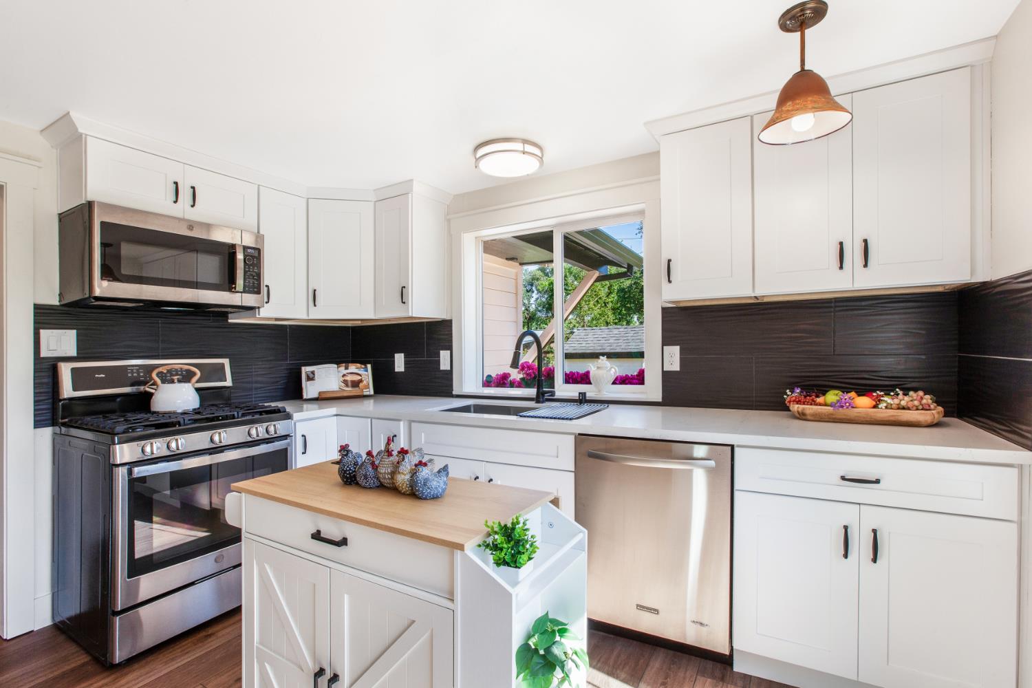 9256 Horseshoe Bar Road