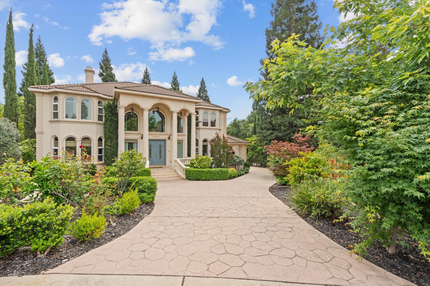 8540 Le Parc Court