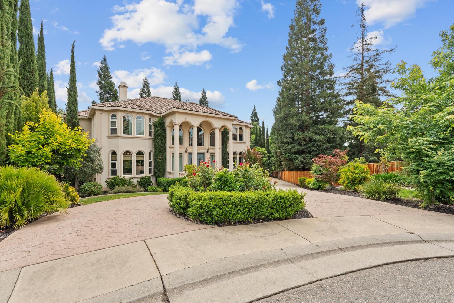 8540 Le Parc Court