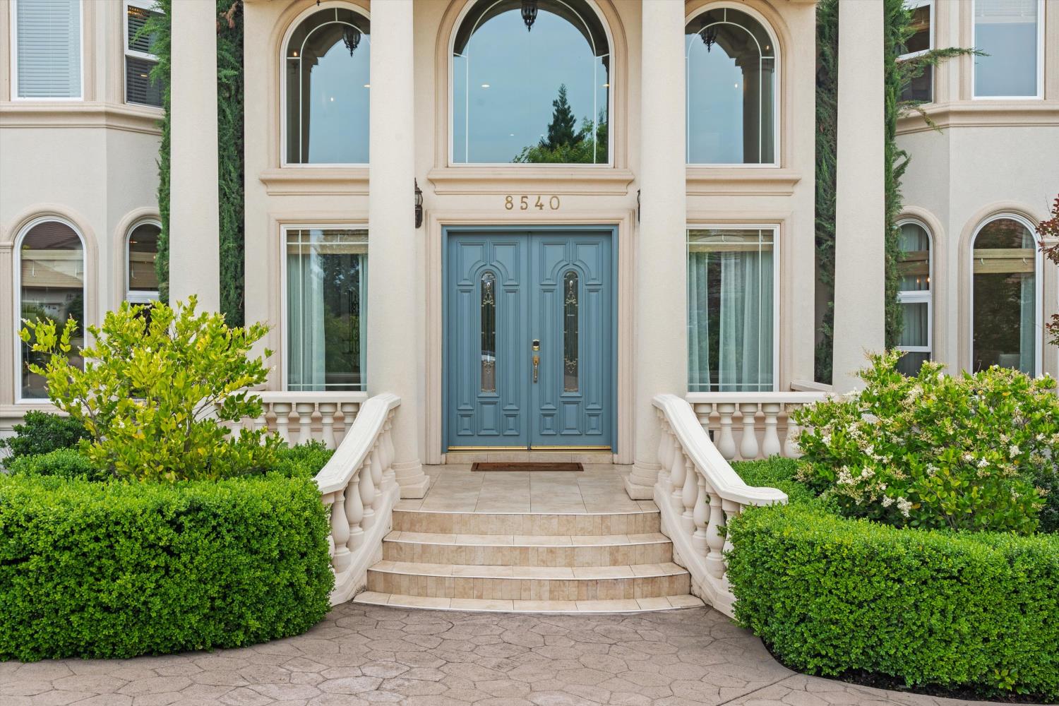 8540 Le Parc Court
