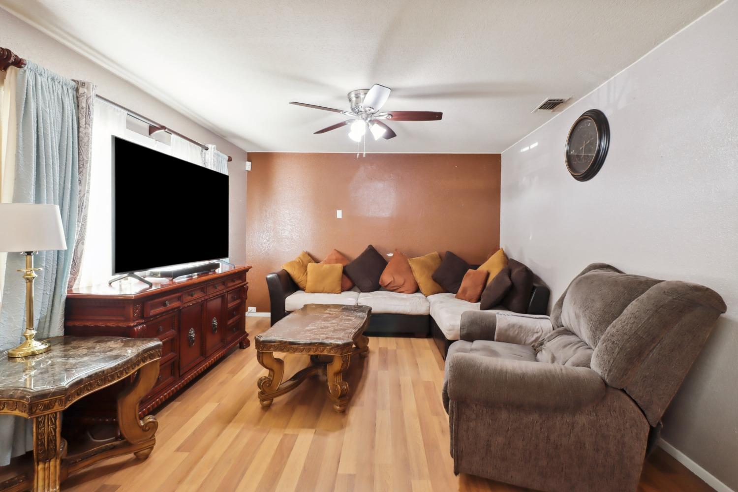 1724 Belt Way