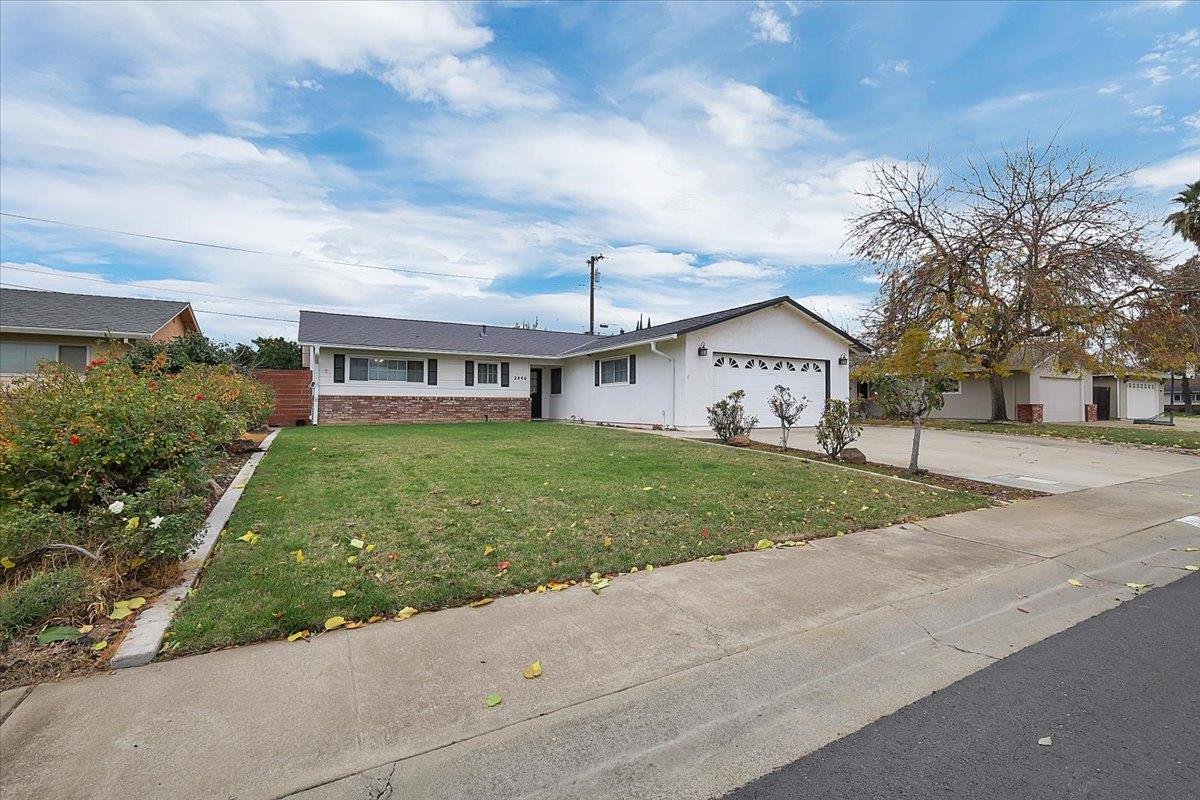 2444 Del Pero Street