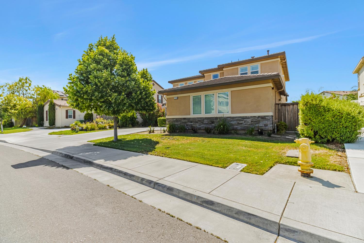 1726 Hummingbird Way